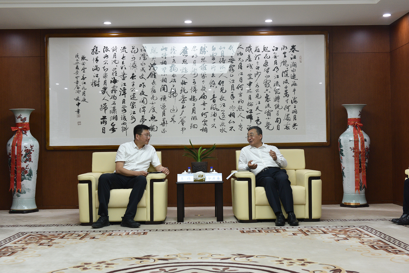 毕彦春与宿迁市宿豫区常务副区长李伟举行会谈
