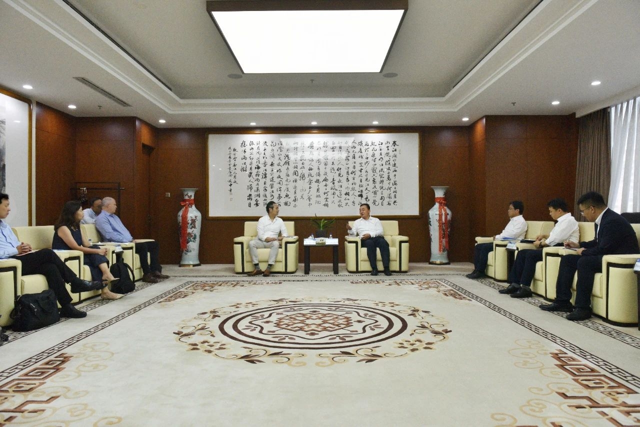 毕彦春与莫特麦克唐纳香港有限公司大中华区董事总经理王子一举行会谈