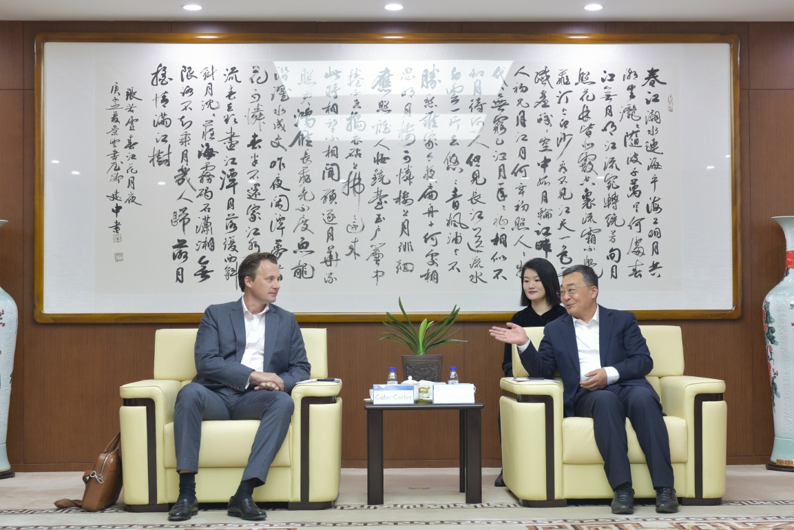 Bi Yanchun Holds Talks with Gabe Carter, CEO of Aurecon Asia